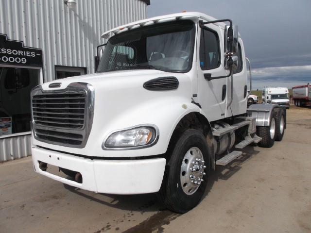 2005 FREIGHTLINER M2 CREW CAB T/A 5TH WHEEL TRUCK
